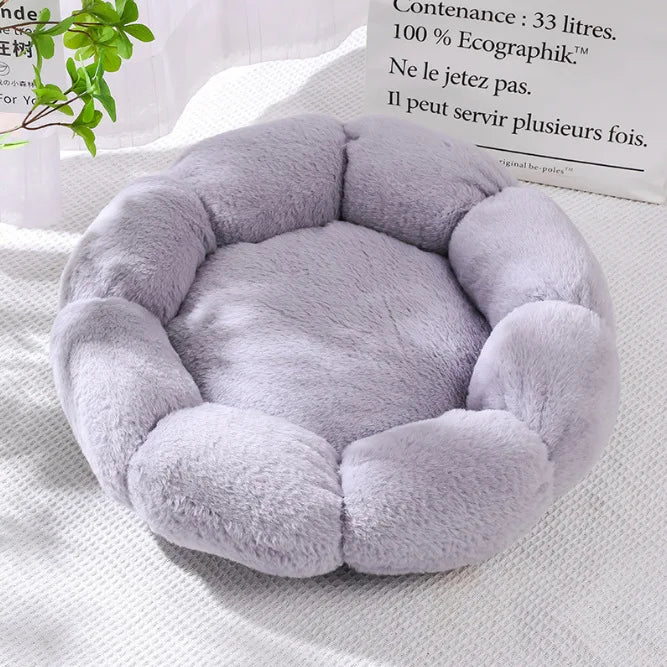 Flower-Shaped Plush Pet Bed - Cozy Cat & Dog Nest with Cushioned Mat | Soft & Decorative Pet Furniture for Indoor Comfort